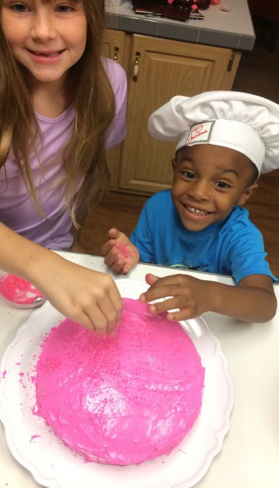 children baking